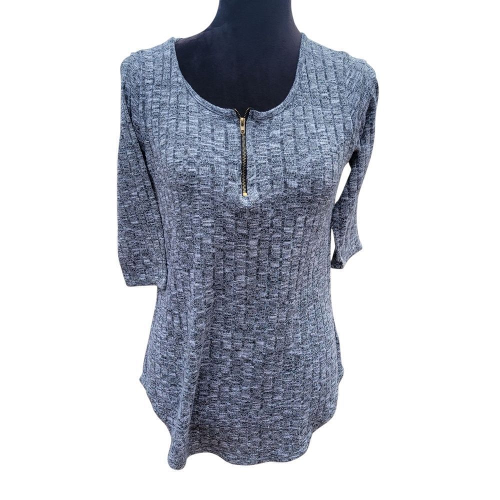 Free Kisses Woman's Gray 3/4 sleeve Pullover Business Casual Vneck Blouse sz S